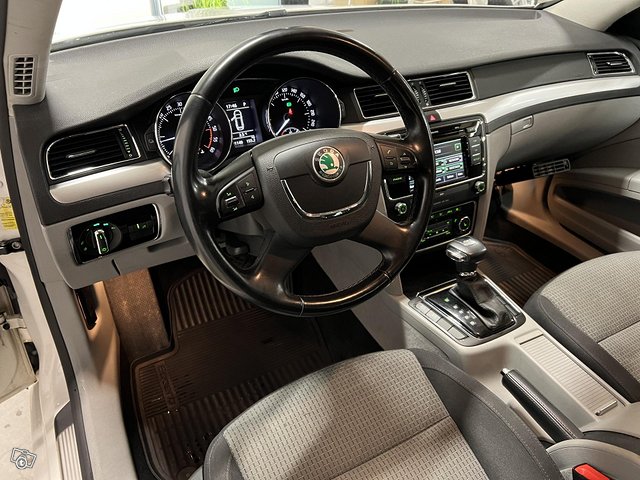 Skoda Superb 9