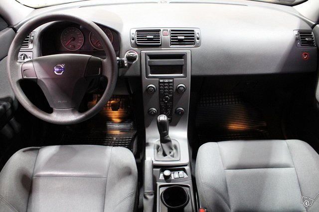 Volvo V50 13
