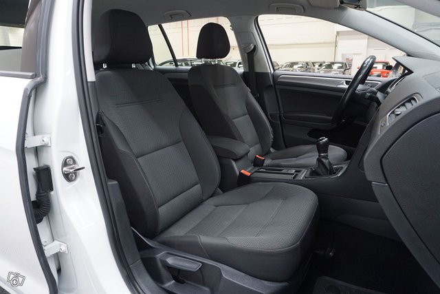 Volkswagen Golf 9