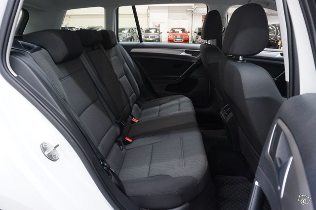 Volkswagen Golf 10