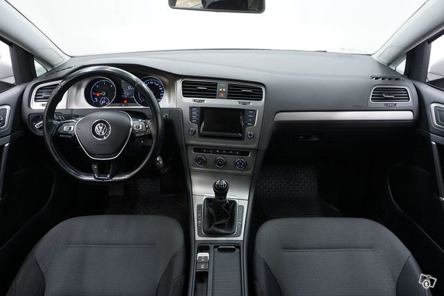 Volkswagen Golf 12