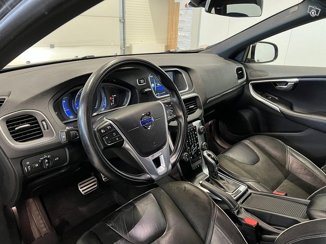 Volvo V40 6
