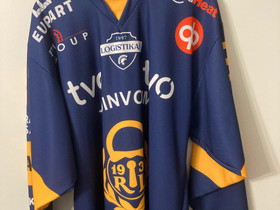 Aleksi Saarelan Pelipaita nimikirjoituksella, Jääkiekko ja luistelu, Urheilu ja ulkoilu, Uusikaupunki, Tori.fi Aleksi Saarelan Pelipaita nimikirjoituksella, Jääkiekko ja luistelu, Urheilu ja ulkoilu, Uusikaupunki, Tori.fi