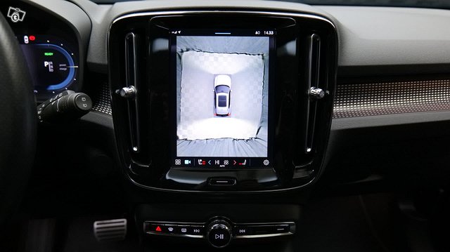 Volvo XC40 8
