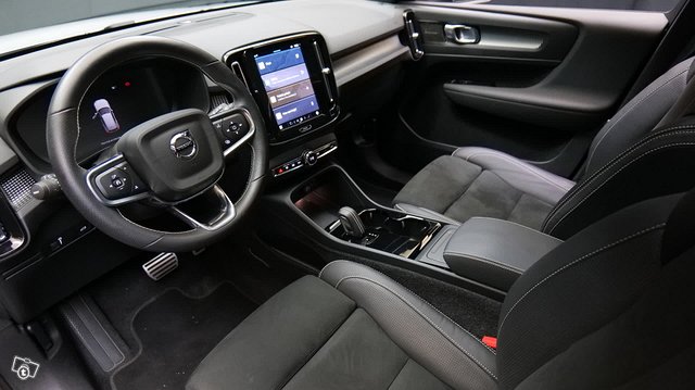 Volvo XC40 12