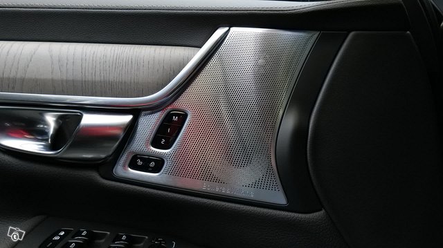 VOLVO S90 10