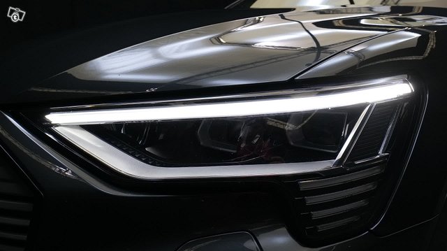 Audi E-tron 15