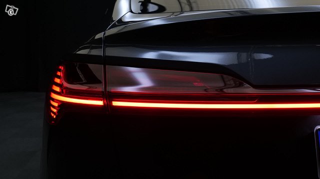 Audi E-tron 16