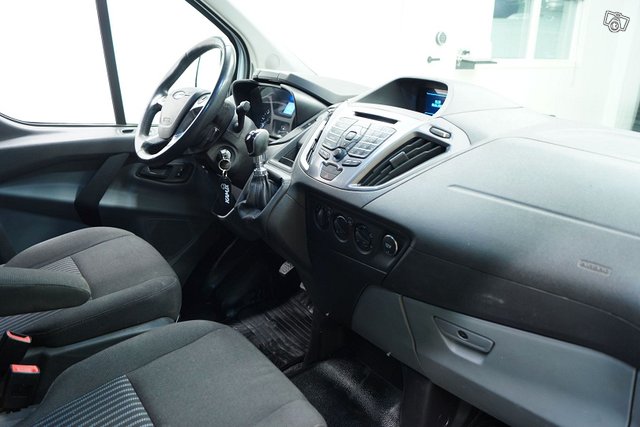 Ford Transit Custom 11