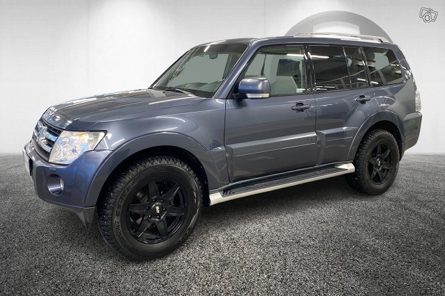 Mitsubishi PAJERO 5