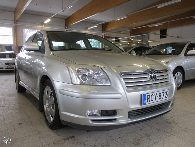 Toyota Avensis 4