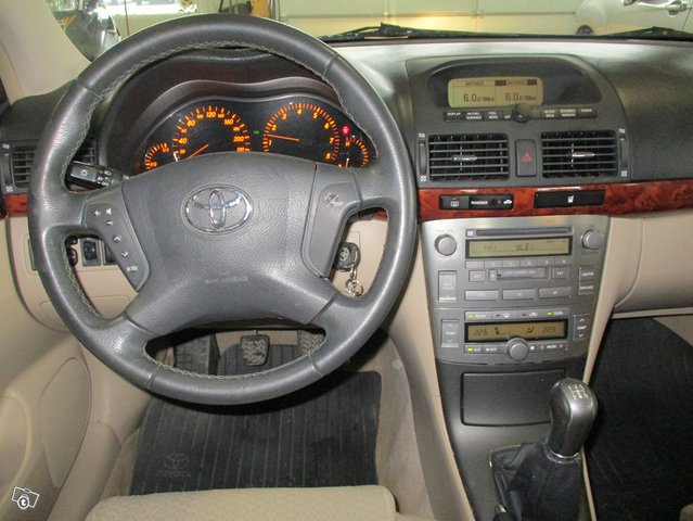 Toyota Avensis 10