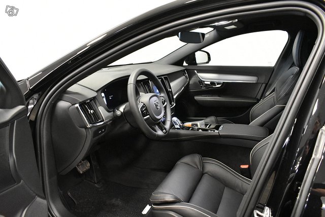Volvo V90 25