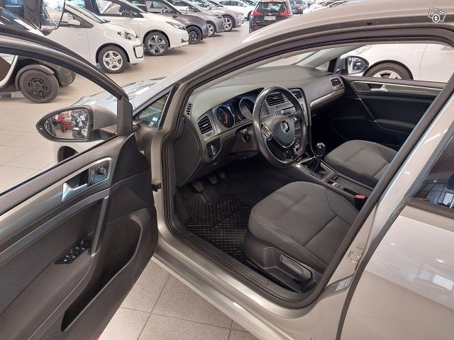 Volkswagen Golf 10