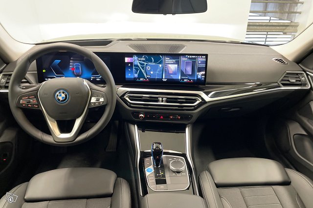 BMW I4 8