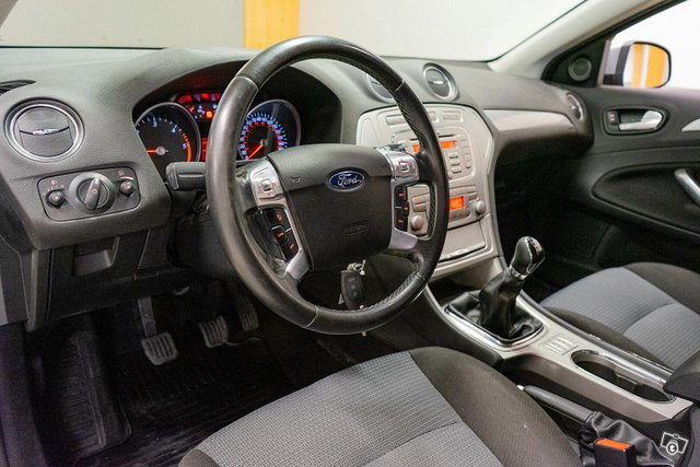 Ford Mondeo 8