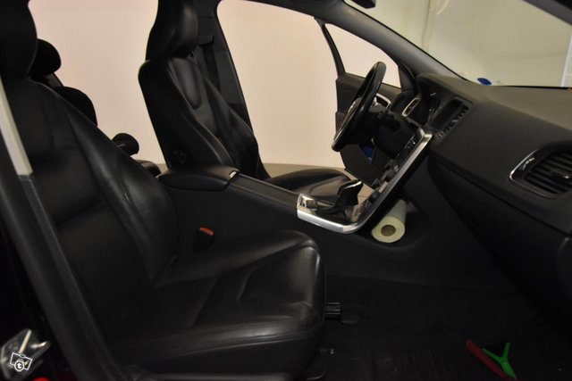 Volvo V60 13
