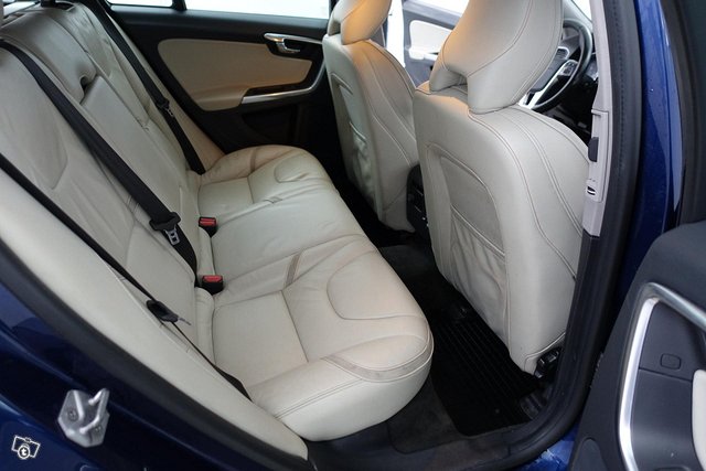 Volvo V60 10