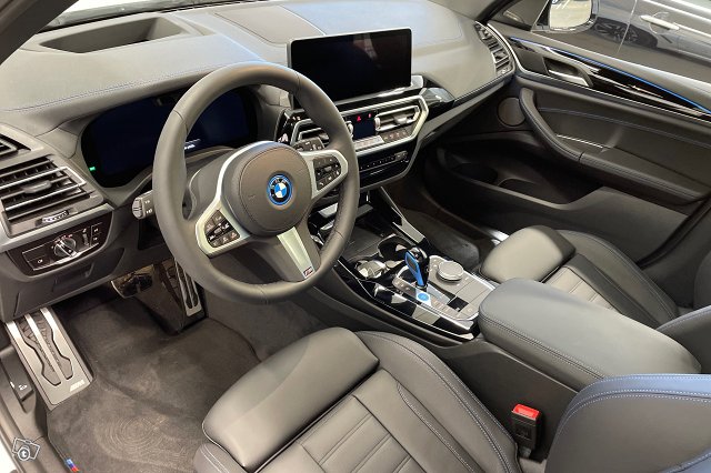BMW IX3 7