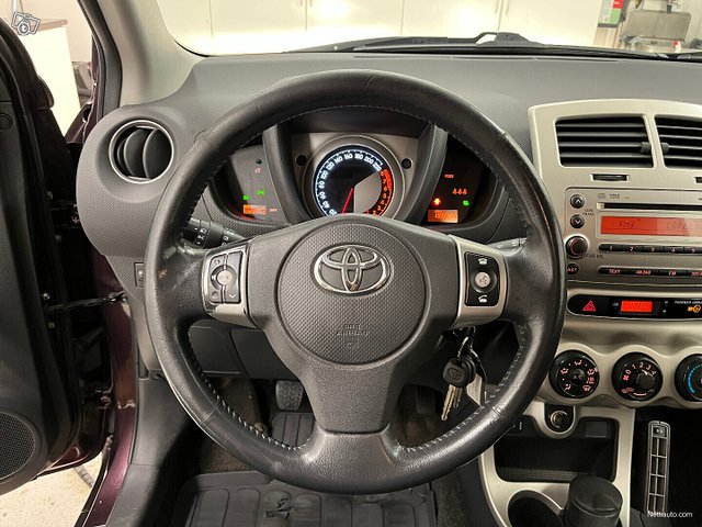 Toyota Urban Cruiser 9