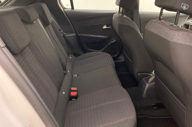 Peugeot 208 8
