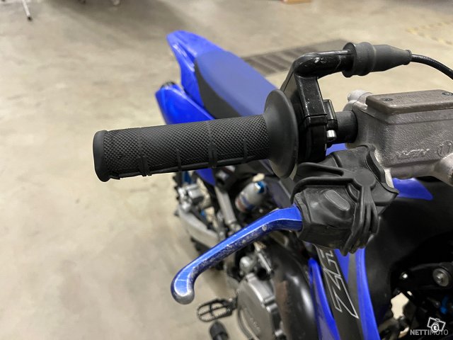 Yamaha YZ 9