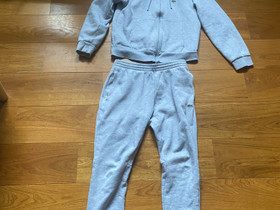 Lacoste tracksuit, Vaatteet ja kengät, Helsinki, Tori.fi Lacoste tracksuit, Vaatteet ja kengät, Helsinki, Tori.fi