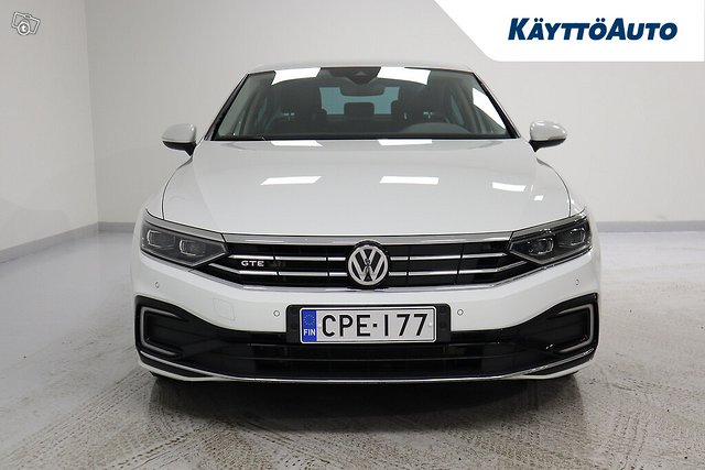 VOLKSWAGEN Passat 5