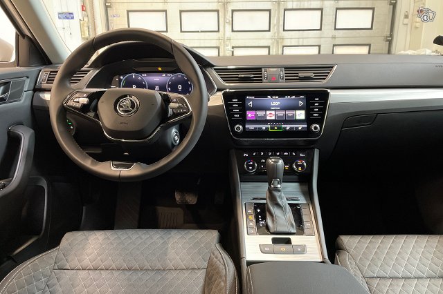 SKODA SUPERB 7