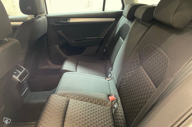 SKODA SUPERB 9