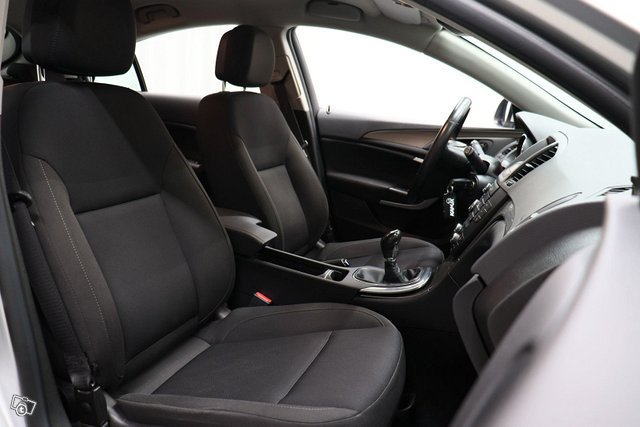 Opel Insignia 11