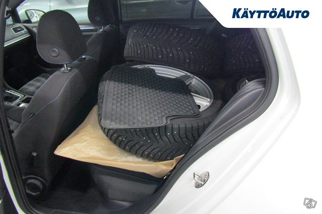 VOLKSWAGEN Golf 8