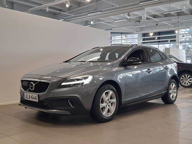VOLVO V40 Cross Country