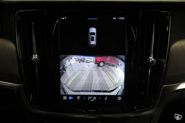 VOLVO V90 24