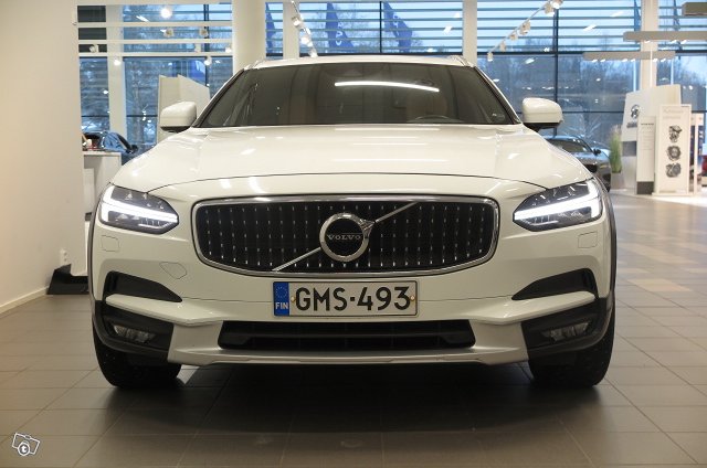 VOLVO V90 Cross Country 3