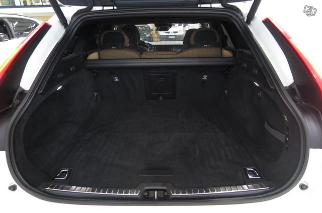 VOLVO V90 Cross Country 9
