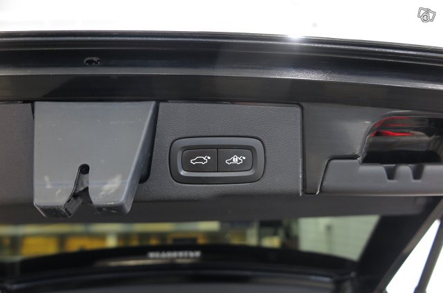 VOLVO XC60 9