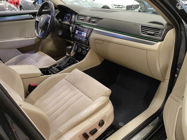 SKODA Superb 8
