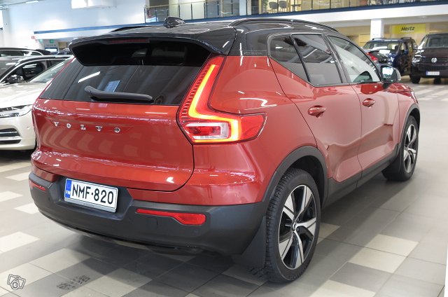 VOLVO XC40 4