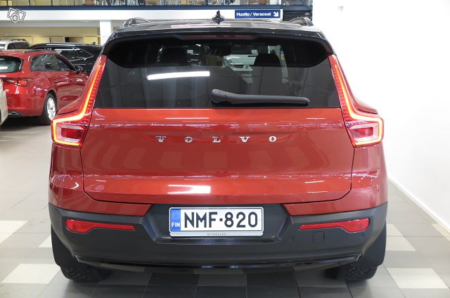 VOLVO XC40 5