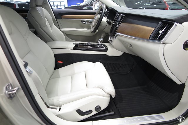VOLVO V90 12