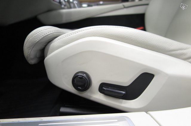 VOLVO V90 13