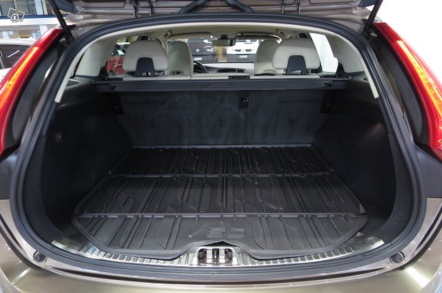 VOLVO V60 Cross Country 5