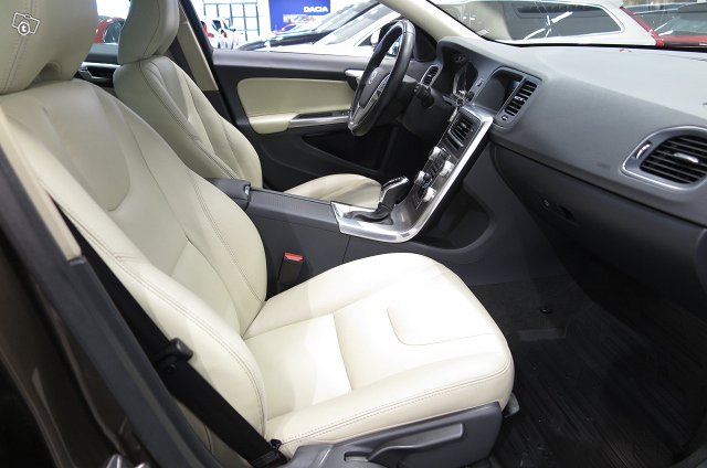 VOLVO V60 Cross Country 7
