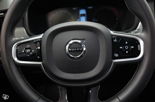 VOLVO V90 17