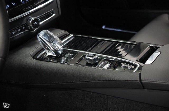 VOLVO V90 19