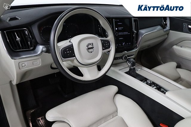 VOLVO XC60 8