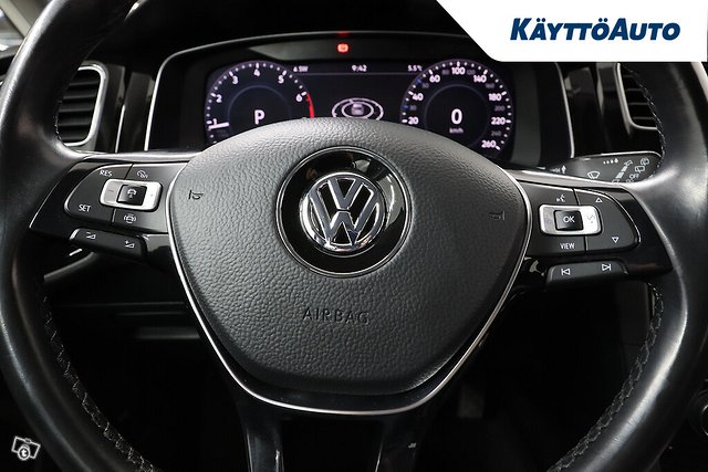 VOLKSWAGEN Golf 11