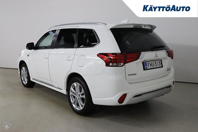 MITSUBISHI Outlander PHEV 5