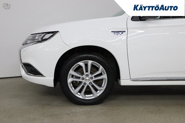 MITSUBISHI Outlander PHEV 6